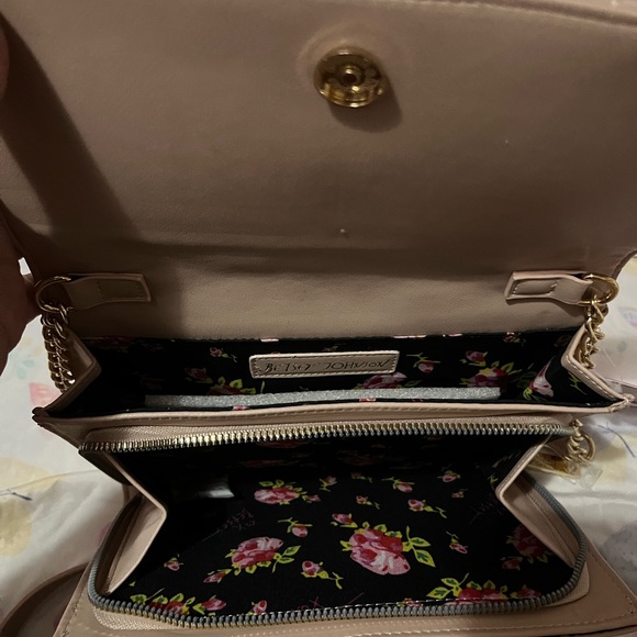 NWT Betsey Johnson small tan handbag - Picture 5 of 6